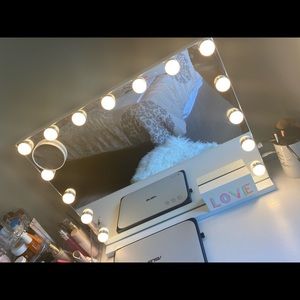 Lovely Hollywood make up mirror
